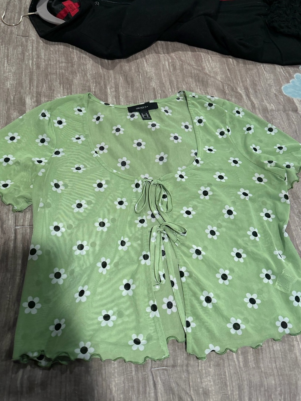 Forever 21 Light Green Daisy Tie-Front Crop Top